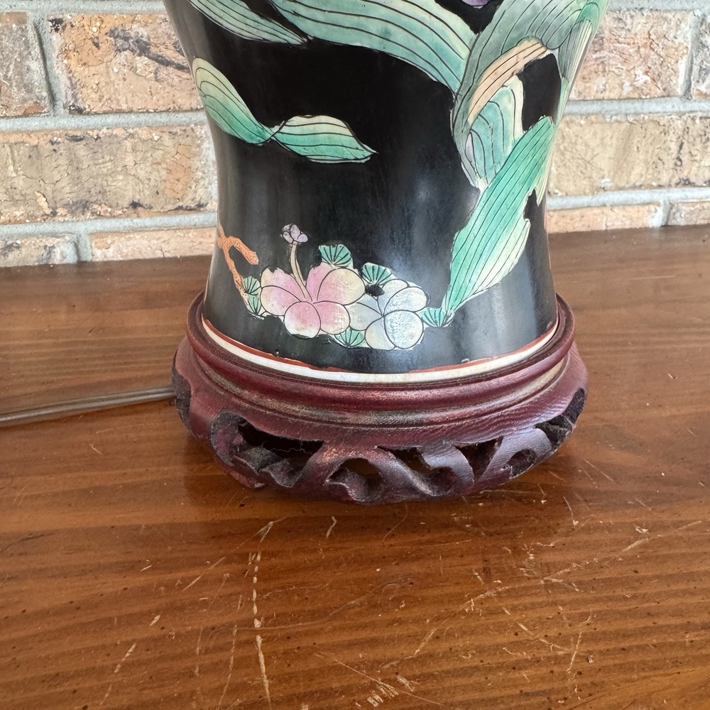 Vintage Famille Noire Style Asian Water Lily Black Floral Porcelain Brass Lamp - Picture 7 of 15